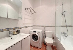 浴槽、ヘアドライヤー