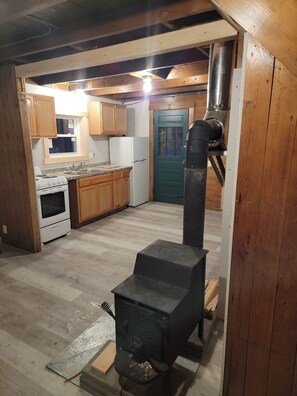 Private kitchen - Hunting Camp Allagash Maine (Allagash)