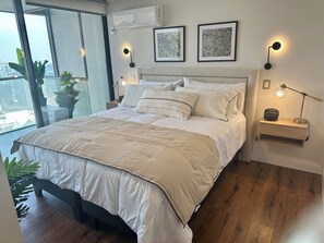 2 Schlafzimmer, Schreibtisch, Bügeleisen/Bügelbrett, Reisekinderbett