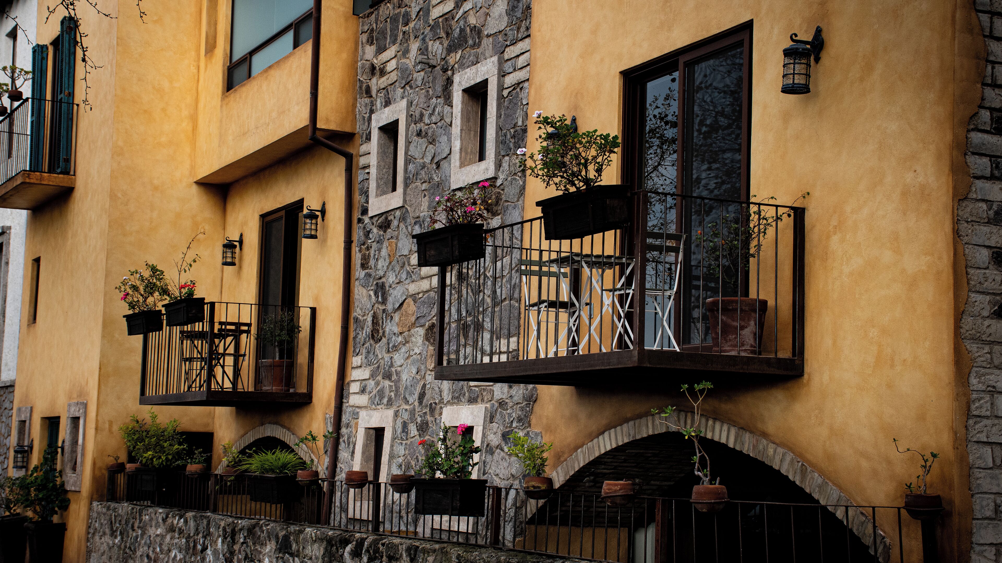 Vista frontal de la propiedad