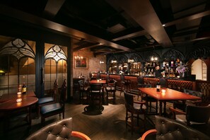 2 bars/lounges, swim-up bar, poolside bar