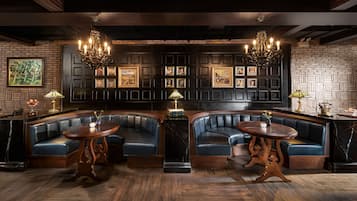 2 bares o lounges