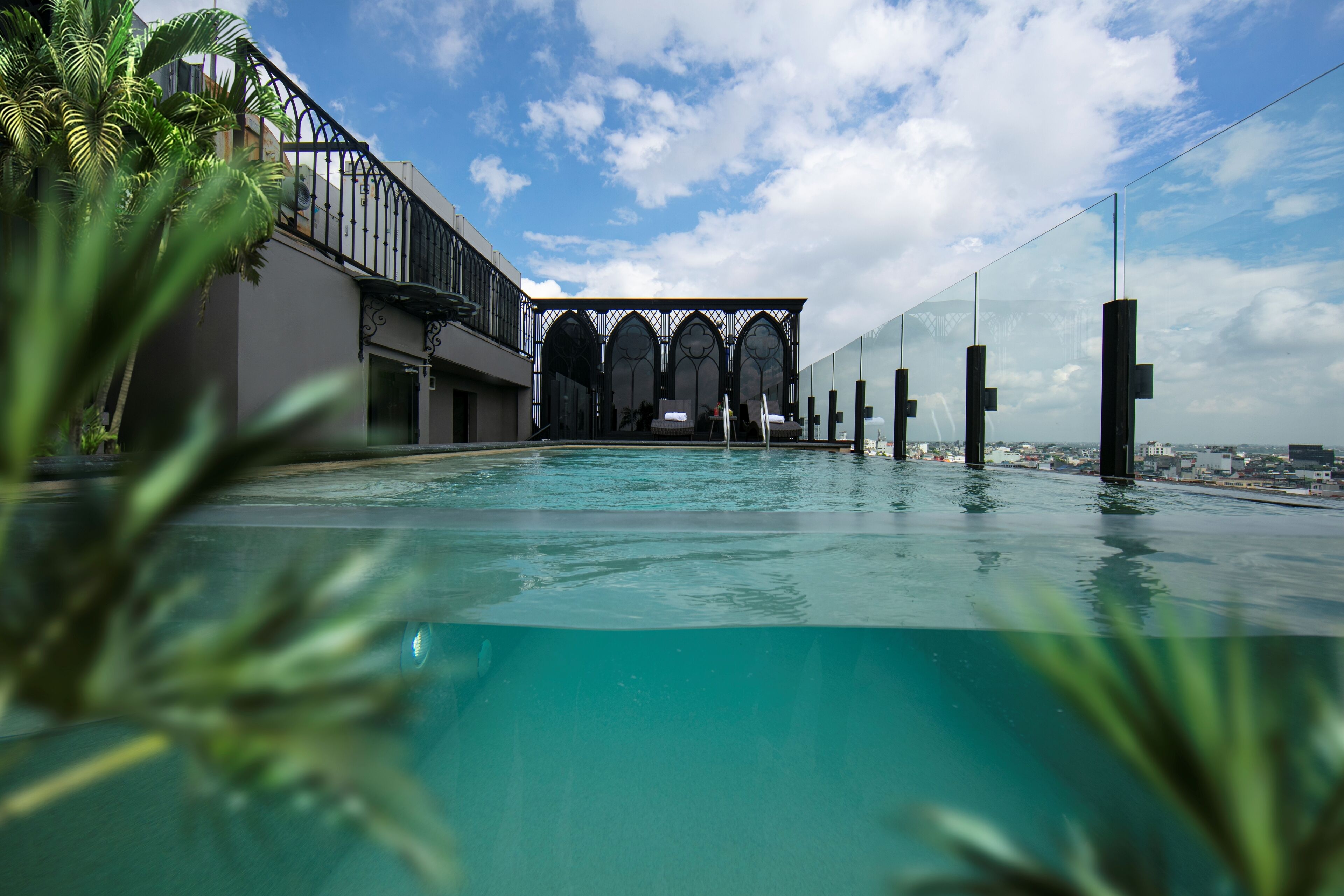 Hướng dẫn di chuyển đến các địa điểm du lịch nổi tiếng gần Le Chanvre Hanoi Hotel  Gợi ý lộ trình di chuyển thuận tiện từ khách sạn đến các điểm tham quan hấp dẫn trong khu vực.