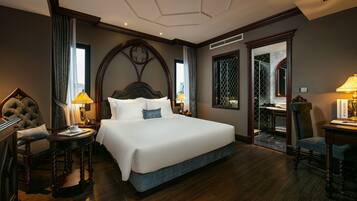 Deluxe Double Room | 1 bedroom, minibar, in-room safe, desk