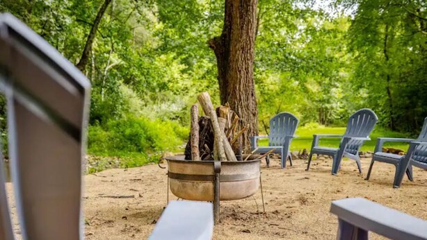 A campsite with a metal fire pit surrounded by chairs and a tree. - 4BR Creekside Country Hideaway on 34 Acres - Pet Friendly (Middlebrook)