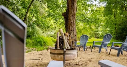 4BR Creekside Country Hideaway on 34 Acres - Pet Friendly