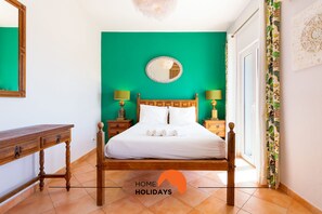 3 chambres, fer et planche à repasser, Wi-Fi gratuit