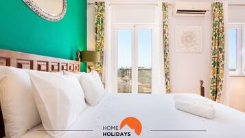 3 bedrooms, iron/ironing board, free WiFi