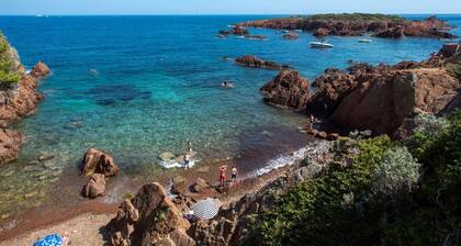 Entre Cannes et Saint-tropez Site D'exception Villa et sa Plage Privee