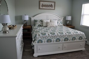 2 bedrooms, in-room safe, desk, iron/ironing board