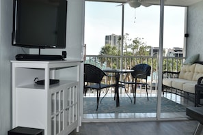 Smart TV, DVD player, printers - Prime Marco location with awesome view. (Marco Island)