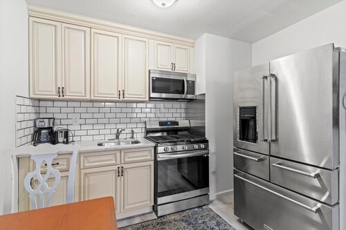 1.5 Blocks from Ocean Unit #1 Great Location 2 Bedroom Apartment 