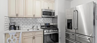 1.5 Blocks from Ocean Unit #1 Great Location 2 Bedroom Apartment