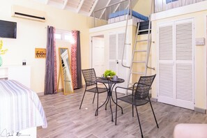 Loft clásico | 1 habitación, wifi gratis y ropa de cama 