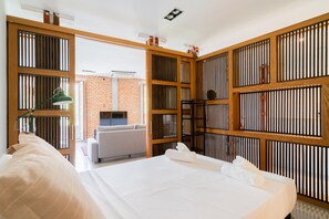 Iron/ironing board, free WiFi, bed sheets - apartamento en tirso de molina de alquiler temporal (Madrid)