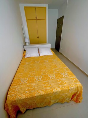 2 makuuhuonetta, silitysrauta/-lauta, ilmainen Wi-Fi, vuodevaatteet