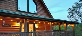 2 Mstr Bdrm suites✅Mtn Views**Hot Tub**Arcade-Game Room**Fast WiFi*Seasonal Pool