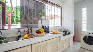 Vil·la de luxe | Cuina privada | Frigorífic, microones, forn i placa de cuina