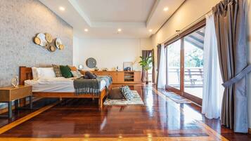 5 bedrooms, iron/ironing board, free cots/infant beds, free WiFi