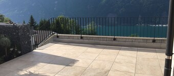 Guest apartment with breathtaking lake view in the Swiss mountains