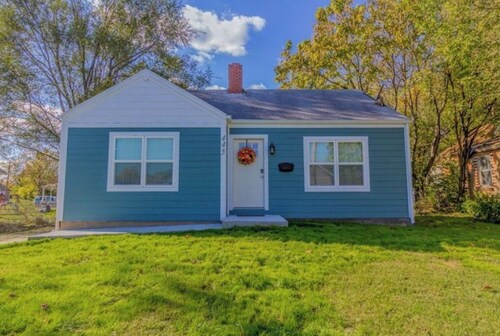 Charming craftsman home centrally located to multiple state parks. 