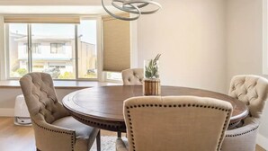 Comfort Double Room | Living area - 67 Alta Vista Way (Daly City)