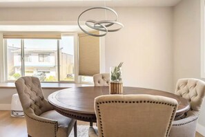 Comfort Double Room | Living area - 67 Alta Vista Way (Daly City)