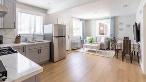 Luxury Suite | Living area - 67 Alta Vista Way (Daly City)