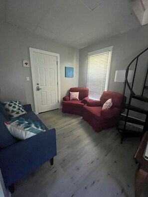 Smart TV - Right off the strip within walking distance to all shops, bars & restaurants.  (Geneva-on-the-Lake)