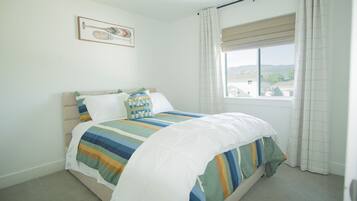 4 bedrooms, in-room safe, desk, iron/ironing board