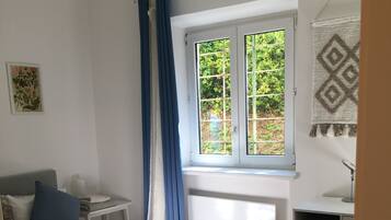 1 habitación, tabla de planchar con plancha, wifi y ropa de cama
