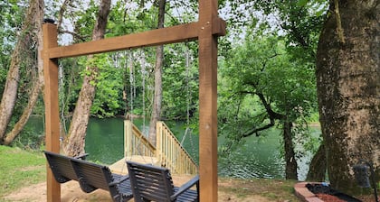 Waterfront Home, 3 BR, 2 Bath, HOT TUB, Pet-Friendly, Fishing, Fire Pit