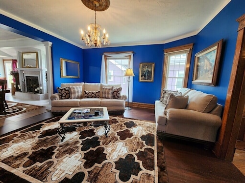 Located less than 1.5 blocks from the two main intersections Downtown Ludington