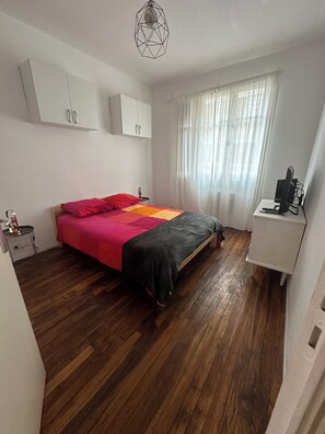 1 bedroom, desk, free WiFi, bed sheets