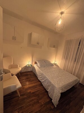 1 bedroom, desk, free WiFi, bed sheets