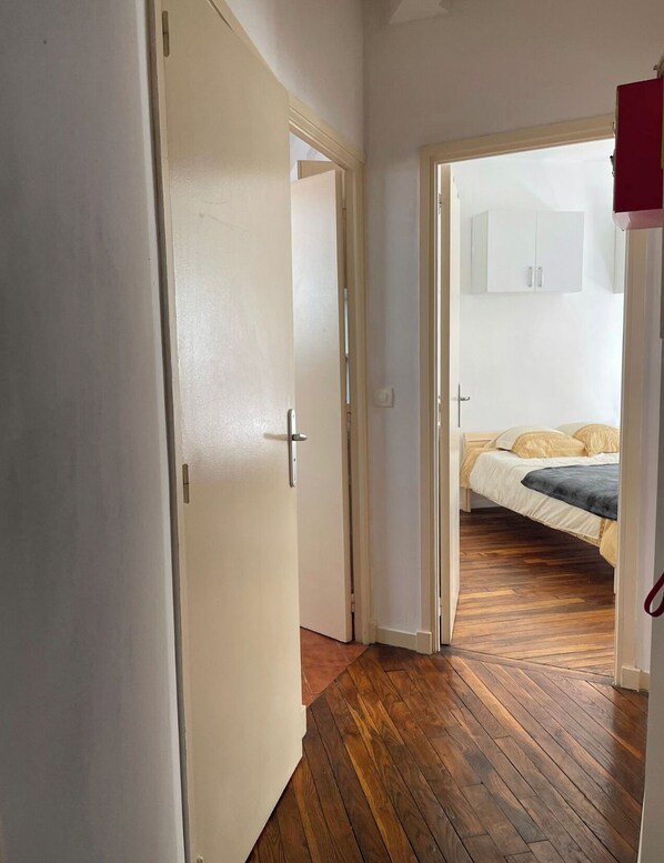 1 bedroom, desk, free WiFi, bed sheets