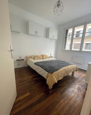 1 chambre, bureau, fer et planche à repasser, Wi-Fi
