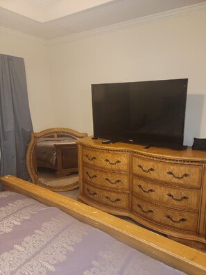 3 quartos, ferros/tábuas de passar roupa, Wi-Fi, roupa de cama