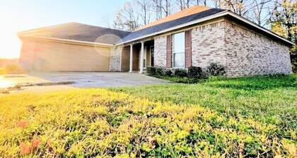 Cozy home just outside of Byram, MS