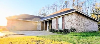 Cozy home just outside of Byram, MS