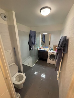 Handdukar och toalettpapper