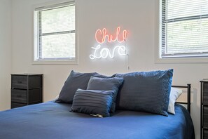 2 bedrooms, iron/ironing board, WiFi, bed sheets
