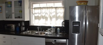4 bed 3 bath house in wine area near SF. Walk to town. Dog friendly PLV120240032