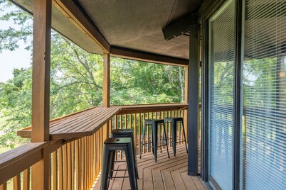 Stunning Diamondhead Retreat