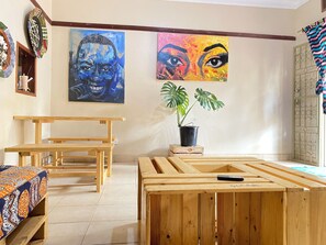 Games room - Artistic Oasis Near Bahai Temple & Fashion Studio, Free Parking & Garden Retreat (Kampala)