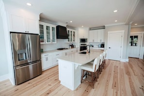 Fridge, microwave, oven, stovetop - Tybee Beach House & Private Pool (Tybee Island)