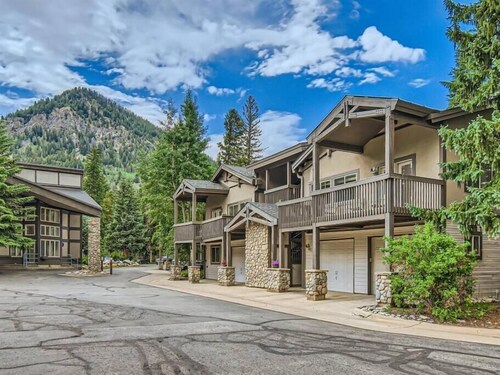 Perfect Friends and Family Hideaway - Walk to town, Fantastic Location