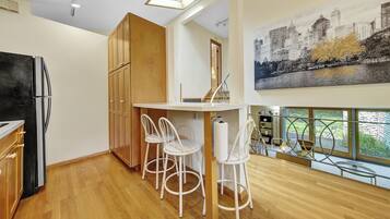 冰箱、微波炉、烤箱、炉灶