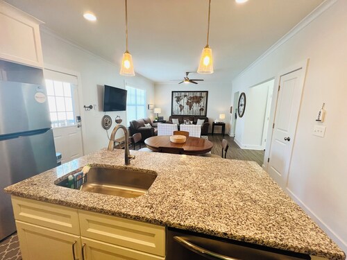 Downtown Villa - steps from the heart of Waxhaw