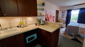 1 bedroom, desk, free WiFi, bed sheets